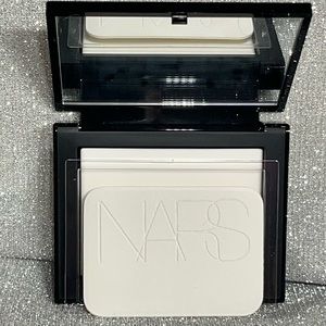 ✨NARS Translucent Crystal Pressed Powder